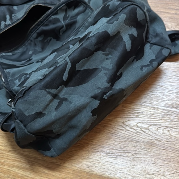 Lululemon City Adventurer (?) Backpack in Green Camo - Picture 4 of 7